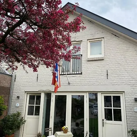 B&B In de Oude Smederij Zaltbommel Buitenkant foto