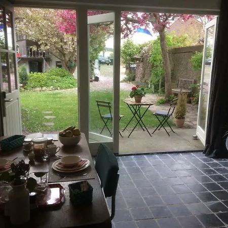 B&B In de Oude Smederij Zaltbommel Buitenkant foto